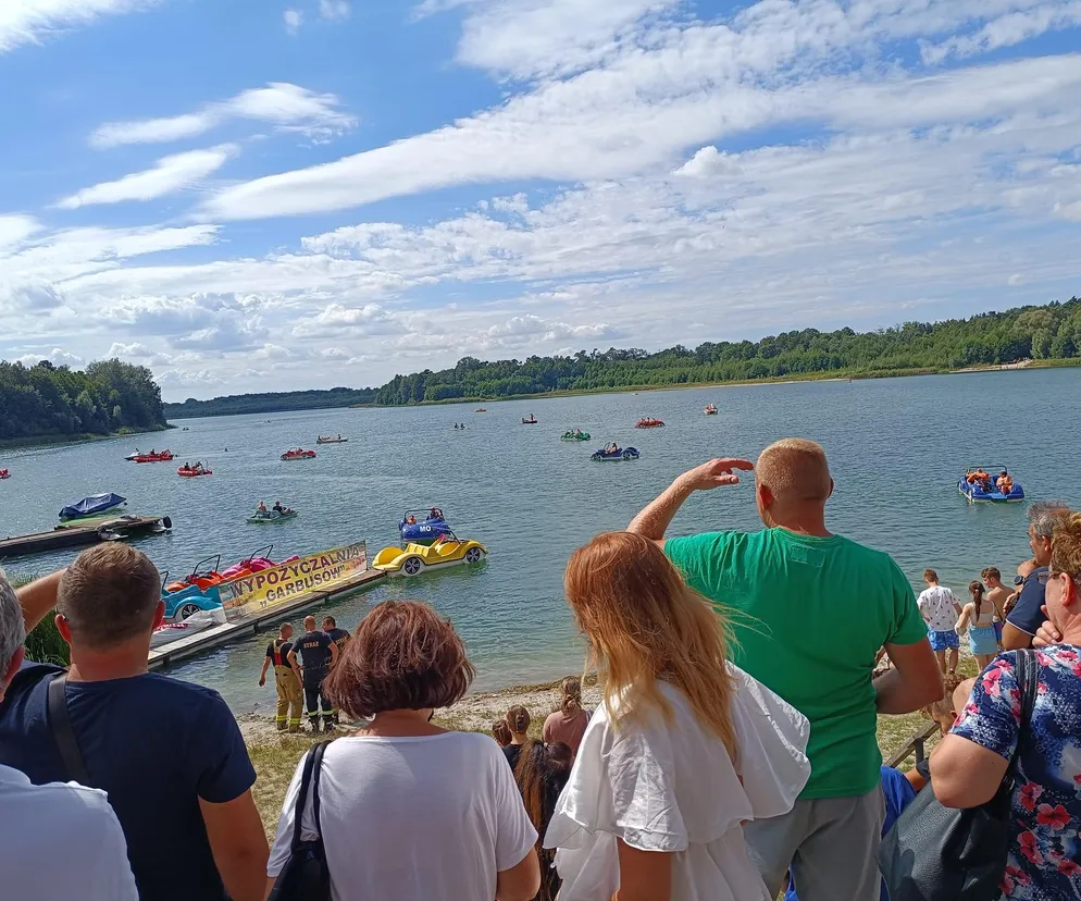 21-latek nagle zniknął pod wodą. Utonął na oczach matki