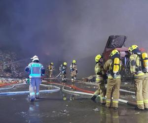 Znów pożar składowiska śmieci. Słup ognia i kłęby dymu nad Czechowicami-Dziedzicami 