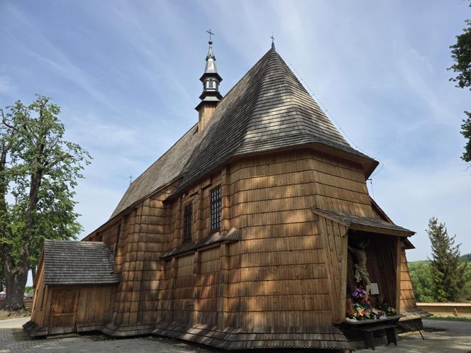 Zabytkowy kościół w Domaradzu.