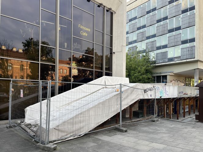 Taras między Hotelem Cracovia i Kinem Kijów. Czy nadaje się jeszcze do remontu?