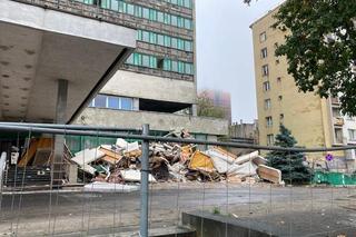 Rozbiórka hotelu w centum miasta. Mieszkańcy obawiają się…pluskiew!