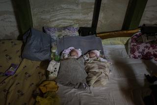 Setki tysięcy malutkich dzieci ukrywa się w piwnicach. Dramat w Ukrainie, o jedną tragedię za dużo 