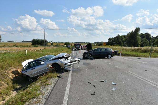 Poważny dzwon i zabity pieszy. Dwa koszmarne wypadki drogowe na Podkarpaciu