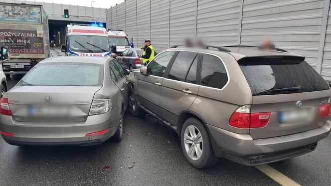 Policyjny pościg i drogowa demolka