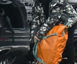 Jan Kliment z żoną i synem wyjeżdżają ze ślubu Kasi Cichepek-Kurzajewskiej