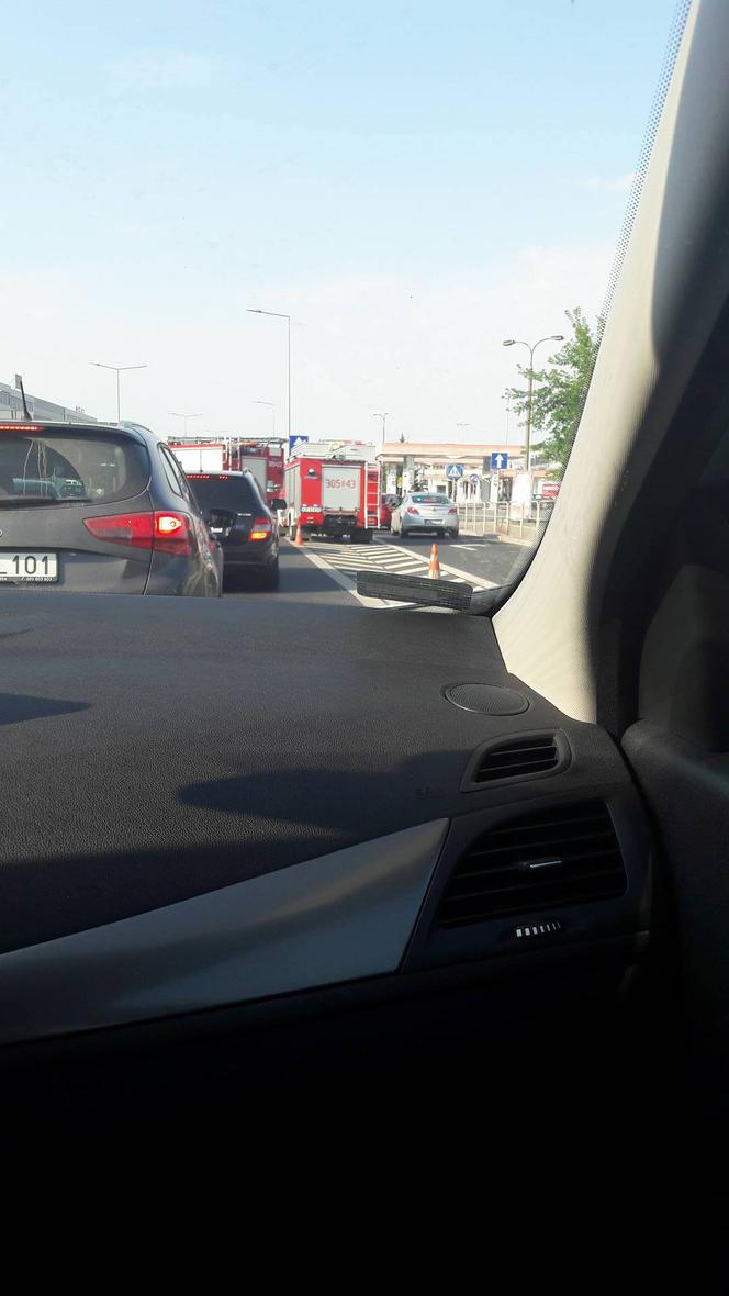 Kraków: Groźny wypadek na ul. Jasnogórskiej! Dachował samochód osobowy [ZDJĘCIA]