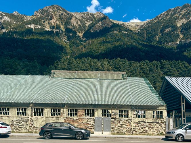  Canfranc Estación, Hiszpania. Dawny dworzec kolejowy zamienił się w luksusowy hotel