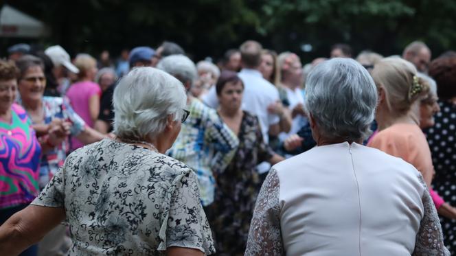 Wirują warkocze i wstążeczki. Tak bawili się lublinianie na potańcówce w skansenie!