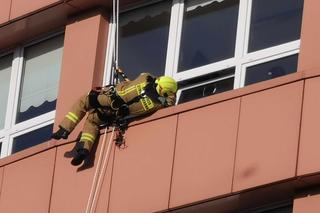 Kalisz. Wspinali się po ścianach „okrąglaka”, by rozbawić małych pacjentów i zebrać pieniądze na WOŚP