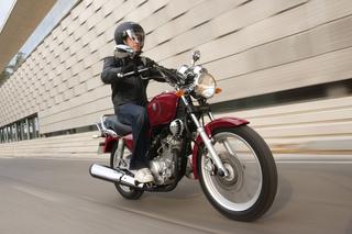 Motocykl 125 ccm: specjalna odzież nie jest wymagana, ale dobry strój się przyda