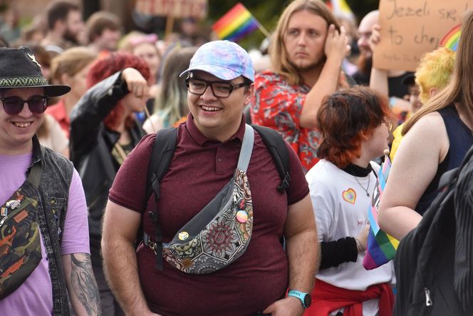 VI Toruński Marsz Równości. Przeciwnicy modlili się w centrum