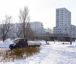 Wystawiona na sprzedaż miejska działka przy metrze Młociny