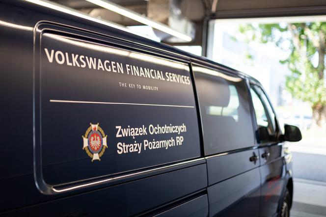 Volkswagen użyczył 30 Transporterów dla strażaków