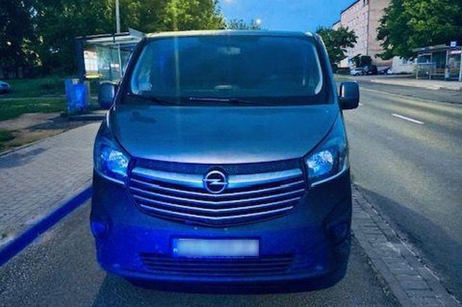 Znalazł w środku kluczyki i odjechał. Był pijany