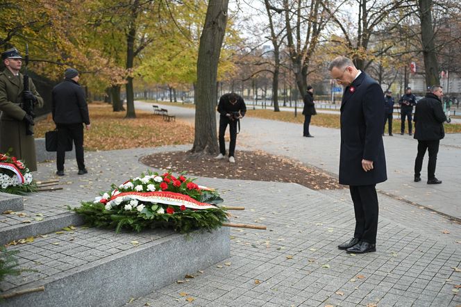 Warszawa. Prezydent Andrzej Duda złożył wieńce przed pomnikami Ojców Niepodległości