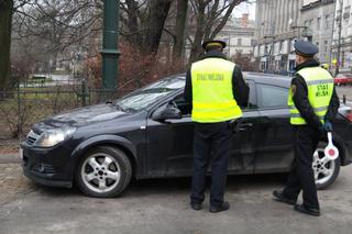 Straż miejska w Krakowie przyjmuje do pracy. Umowa o pracę i prawie 3 tys. zł brutto na początek