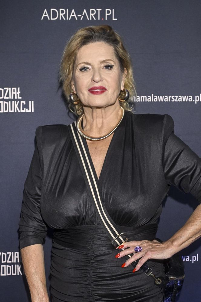 Ewa Kasprzyk z dekoltem do pępka. Tak pokazała się w programie na żywo!