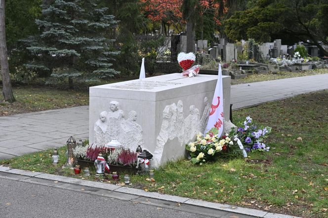 Grób Kornela Morawieckiego na  Powązkach Wojskowych