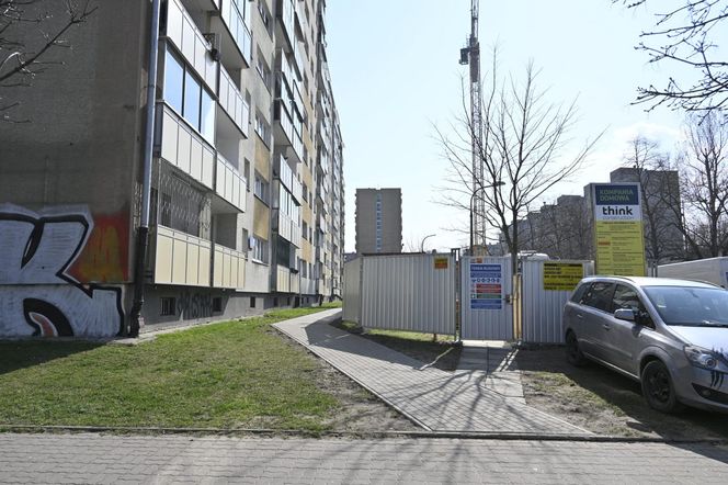 Deweloper buduje apartamentowiec tuż pod ich oknami. „Ten blok zasłoni nam świat”
