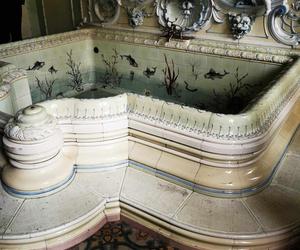 Zabytkowa łazienka w pałacu