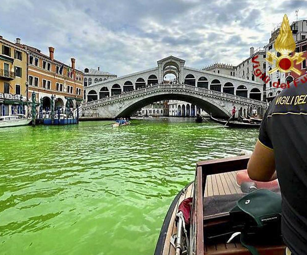  Tajemnicze zjawisko w Wenecji! Woda w Canale Grande stała się zielona