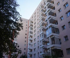 Blok przy ul. Sonaty 6 na Mokotowie, w którym żył Beksiński