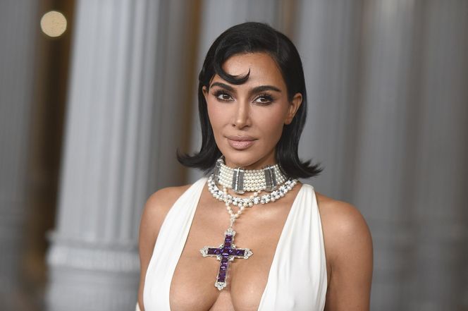 Gwiazdy na gali Lacma: Kim Kardashian i Laura Dern z biustem na wierzchu