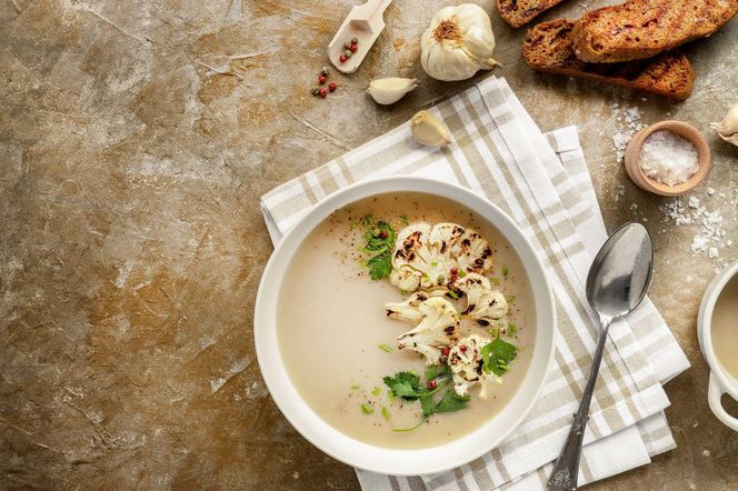 zupa kalafiorowa z curry i bazylią