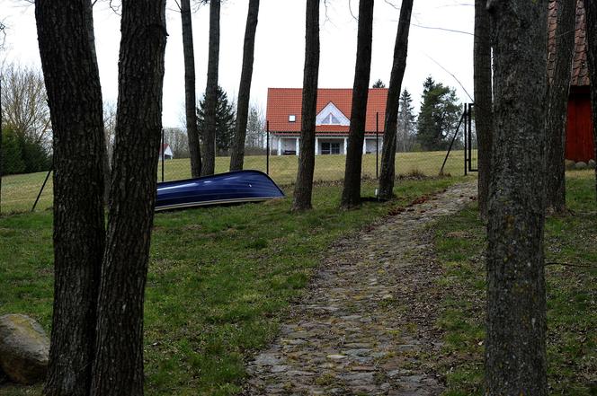 Cezary Żak pali plastikowe śmieci