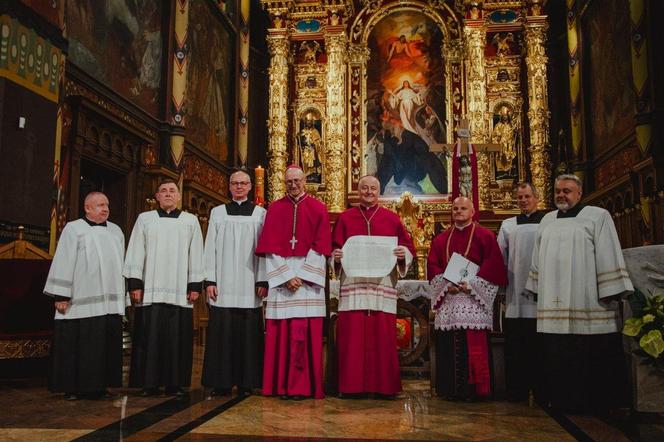 Kanoniczne objęcie diecezji sosnowieckiej przez bp. Artura Ważnego. "Dał się poznać jako odważny"