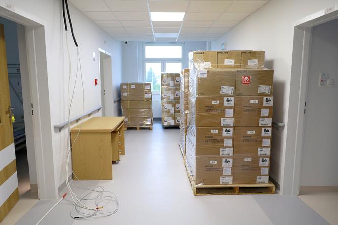 Rozbudowa Szpitala Powiatowego w Szczytnie. Do placówki trafiło ponad 13 ton sprzętu medycznego 