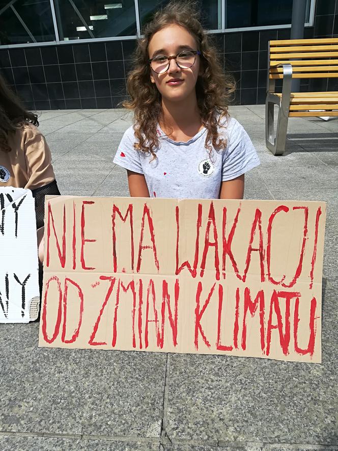 Miał być WIELKI PROTEST! Przyszły... trzy osoby. Porażka strajku klimatycznego