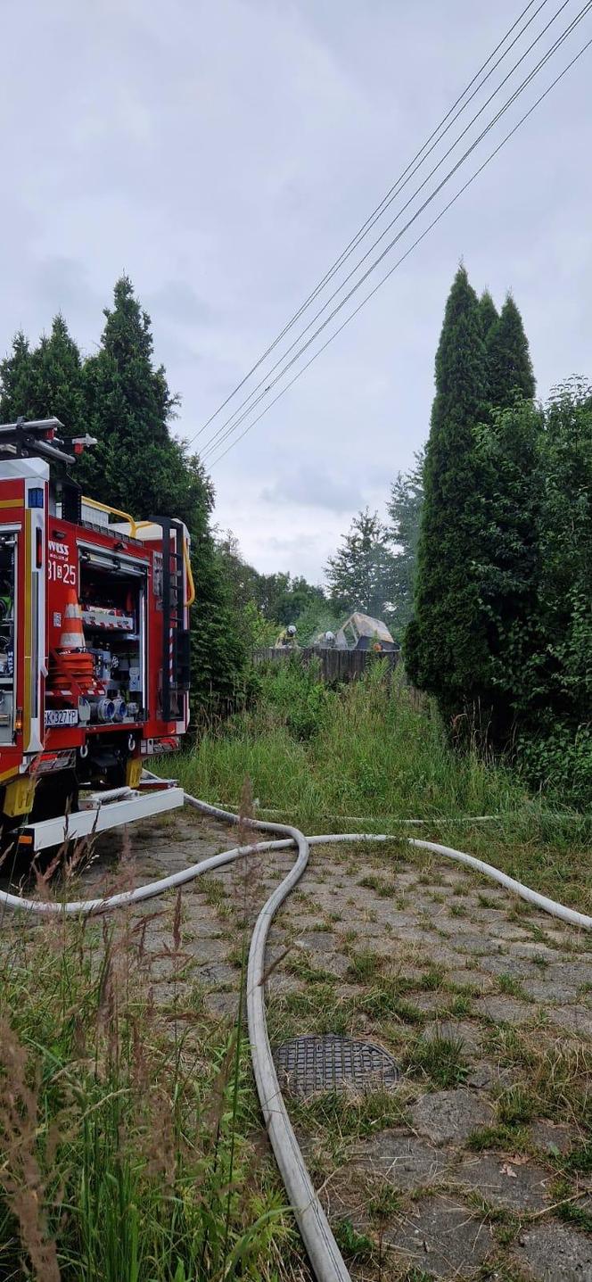 Na niebie widoczne były kłęby dymu. W Bielsko-Białej paliły się wraki samochodów