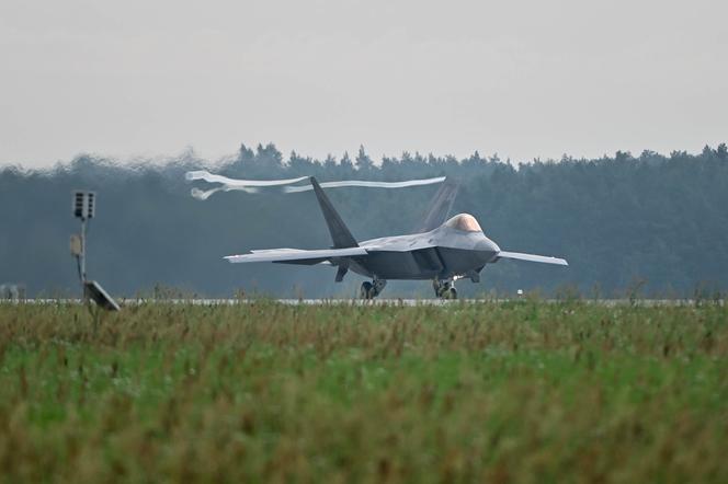 Łódzkie. Już 12 myśliwców F-22 Raptor stacjonuje w Łasku!