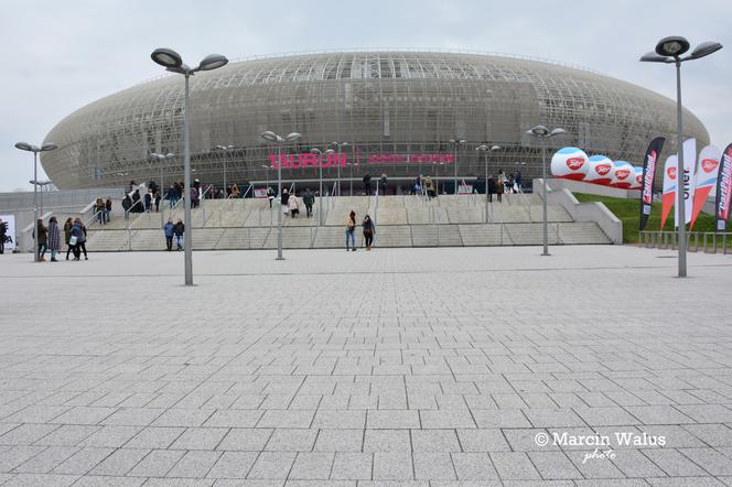 Justin Bieber w Krakowie. Tłumy fanek wyczekiwały gwiazdy przed Tauron Areną [GALERIA]