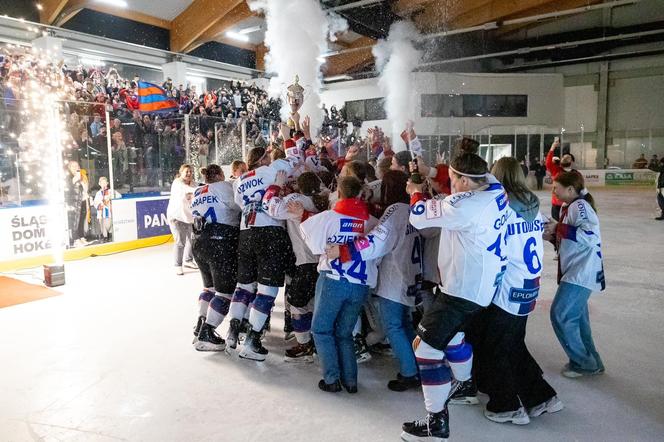 Hokeistki Polonii Bytom pokonały Kojotki Naprzód Janów Katowice ZDJĘCIA