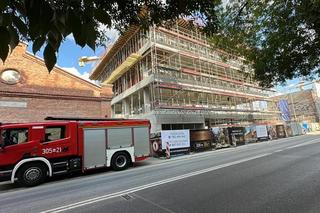 Gnijące zwłoki w głębokiej dziurze! Makabra na Pradze, na miejscu prokurator