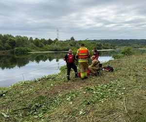 Akcja ratunkowa na Dunajcu. Ciągnik z operatorem wpadł do rzeki