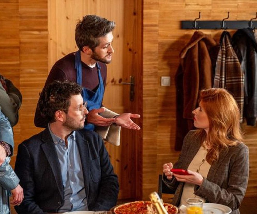 Na sygnale, odcinek 733. Basia (Anna Wysocka), Nowy (Kamil Wodka), Luigi (Saverio Fabbri), Dobromir (Kamil Błoch), Iga (Paulina Masiak)