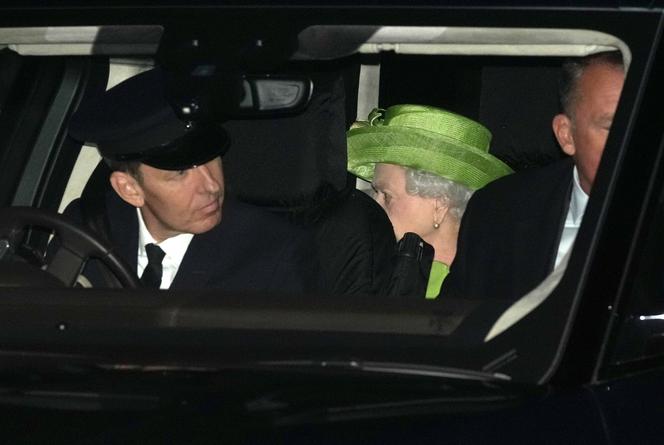 Królowa Elżbieta II jedzie na chrzciny prawnuków