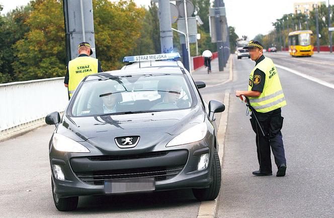 Urzędnicy mandatów nie dostają!