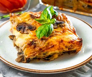 Lasagne z cukinią i pieczarkami. Bez mięsa, a pyszna, aromatyczna i sycąca