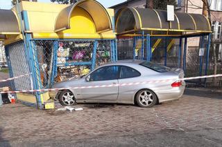 Stalowa Wola: 19-latek wjechał w kiosk mercedesem! Jedna osoba nie żyje