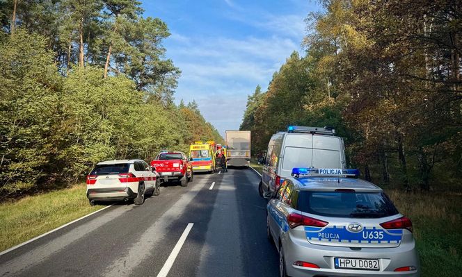 Wypadek na DK 10 pod Piłą. Autobus z dziećmi uderzył w cysternę