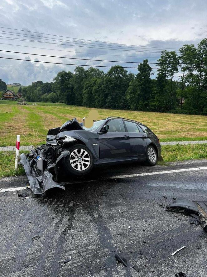 Osobówka zderzyła się z ciężarówką w Jurkowie. Droga krajowa nr 75 jest zablokowana!