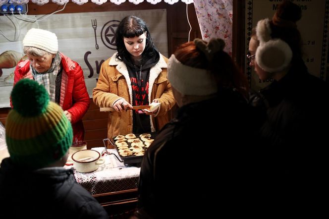 Bytomski rynek świeci się jak choinka. Gwiazda DeLoreana rozświetliła Bytomski Jarmark Świąteczny