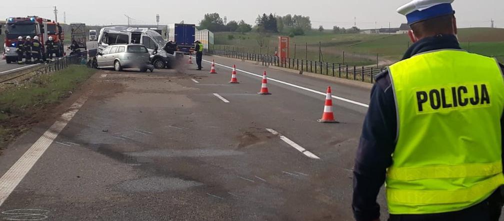 Poważny wypadek na A1 w Kujawsko-Pomorskiem! 6 osób w szpitalu 