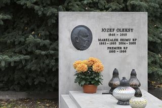 Tu spoczywa Józef Oleksy