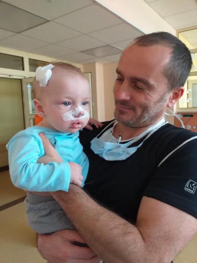 Chirurg dziecięcy Adam Mol ze szpitala w Prokocimiu
