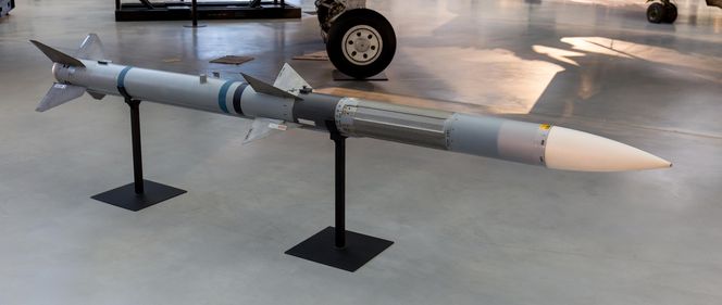 AIM 120 AMRAAM